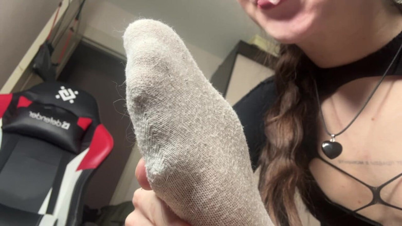 Skinny_lady69: Smelly Slobbery Socks Feet