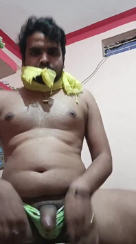 Kiedy dziewczyna wychodzi przerywanie z Jej Dupatta (szalik) i Her Hanky, zabawa podwójnie