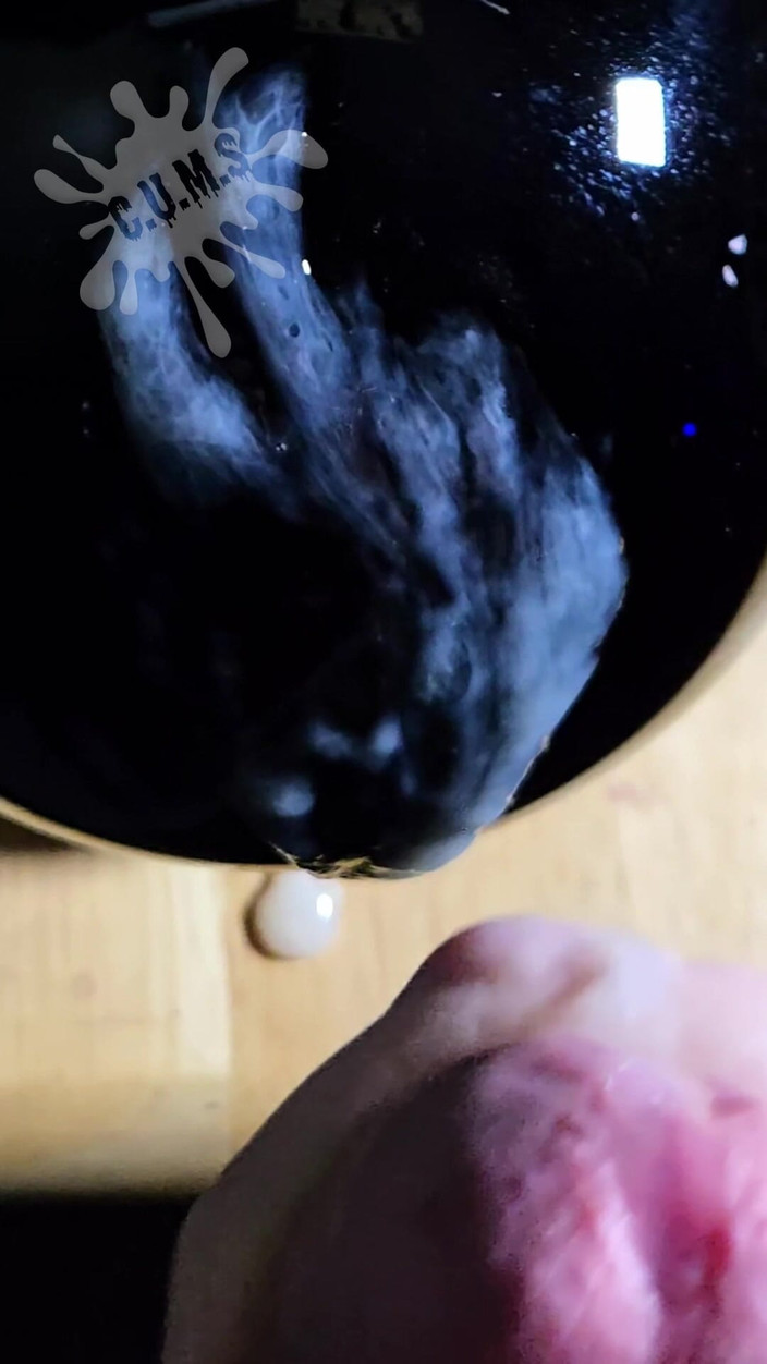 Cum Juggler: C.u.m.s - gros plan et ralenti - éjaculation en solo n° 41