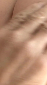 Oudere man neukt sensationele brunette tiener en komt klaar over haar mooie gezicht