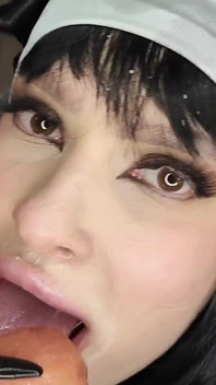 Demonic latex nunna knullar dig och rena dina synder