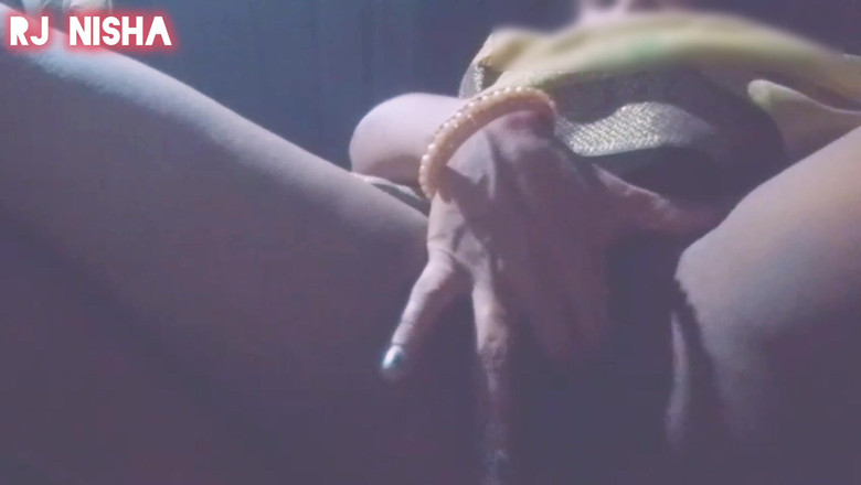 RJ NISHA: Masturbar bhabhi kar rahi hai bye fingers rj nisha