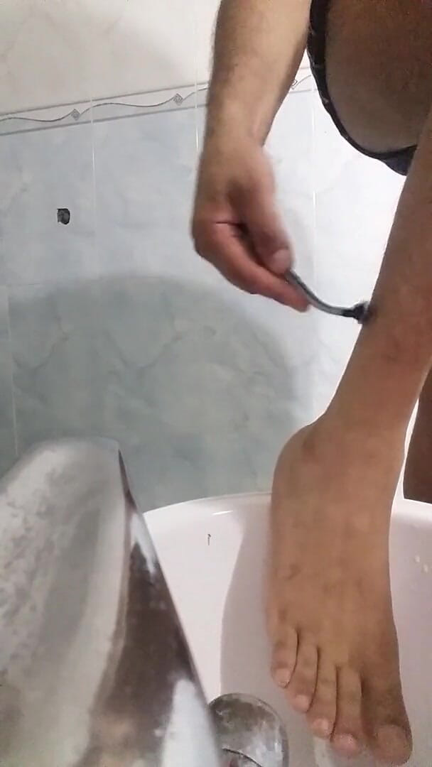 Boy top Amador: Do you have a fetish for a foot like that?!