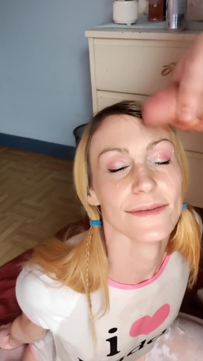Vanessa Hastings: Vanessa Hastings Cum and Piss on Her Face