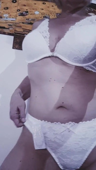 Un peu d’essai de ma nouvelle lingerie sexy.