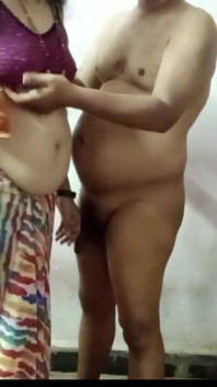 Indiano padrasto fode sua jovem esposa