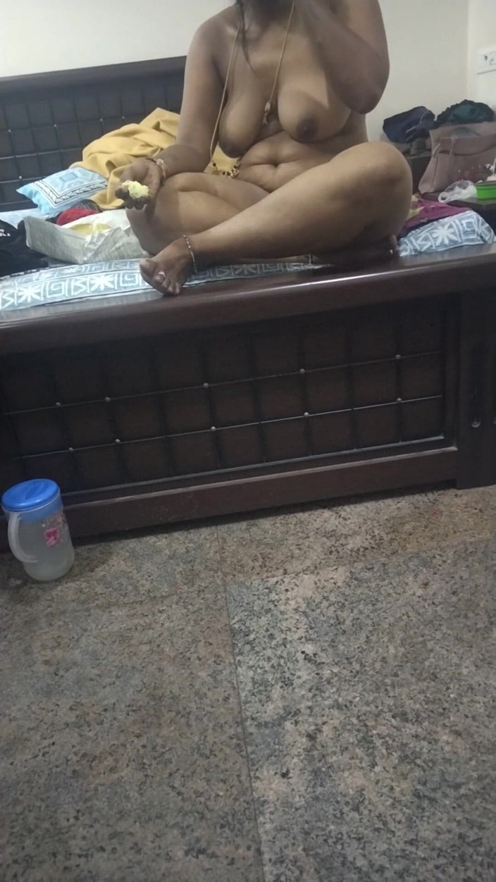 Tamil lesbian: Porozmawiaj o jej pracy seksualnej z nagim