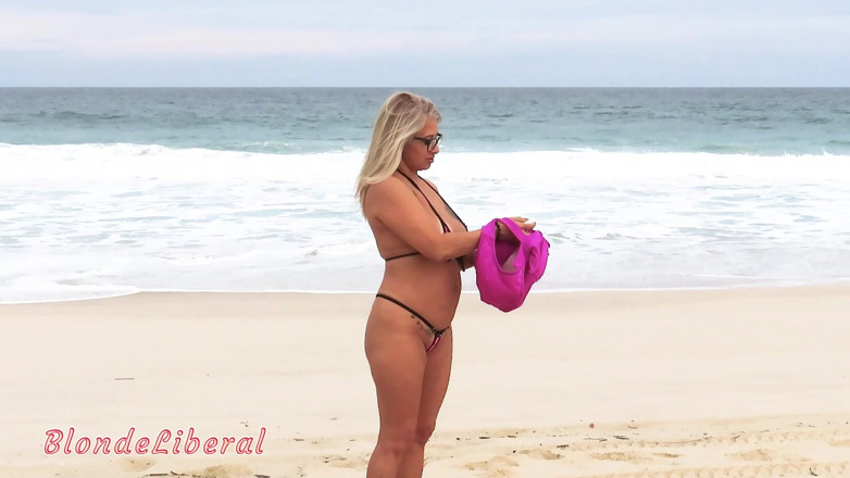 BlondeLiberal: Met Micro Bikini in Rio Beach