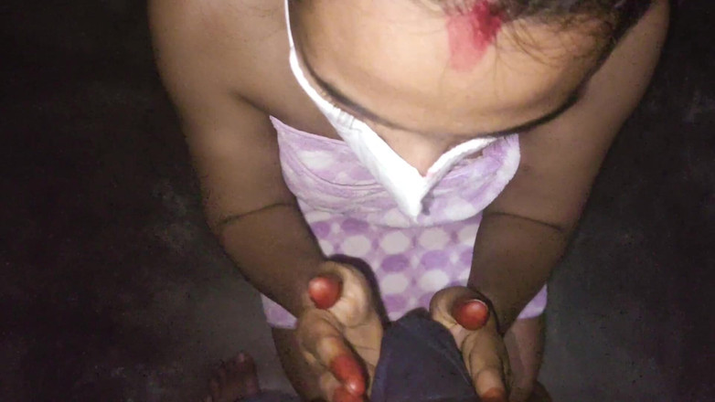 Lovely Dipti: インドのバービがフェラチオを熱く見せる