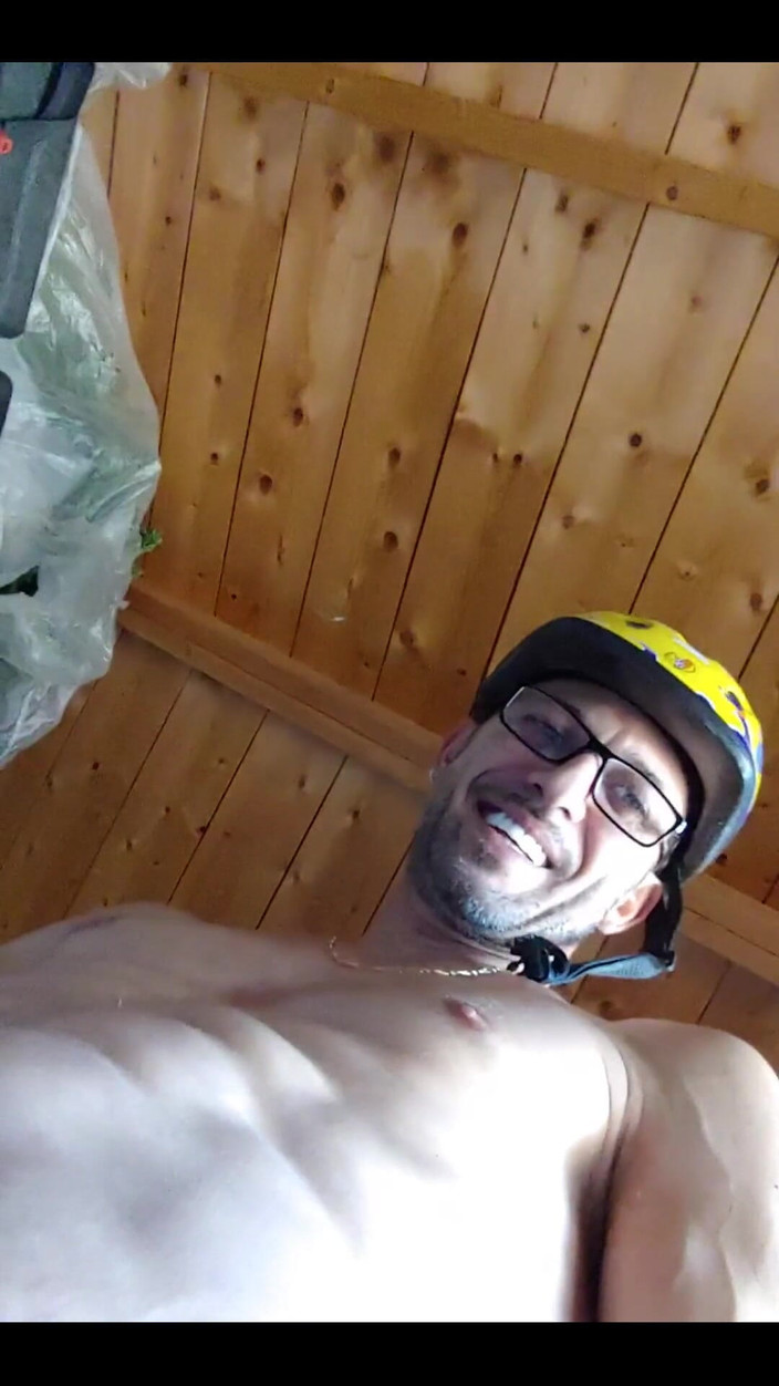 Boy jerking off: Petit travail de réparation