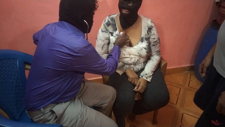 Tamil lesbian: Doktor hasta klinikte ateşli seks