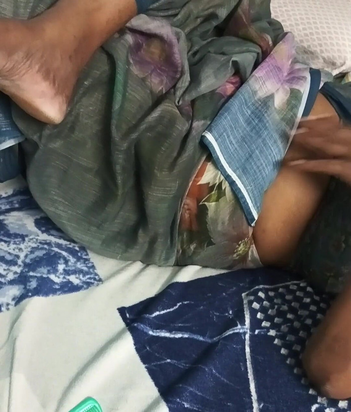 Pig pussy: बिस्तर पर Nattukattai तमिल आंटी