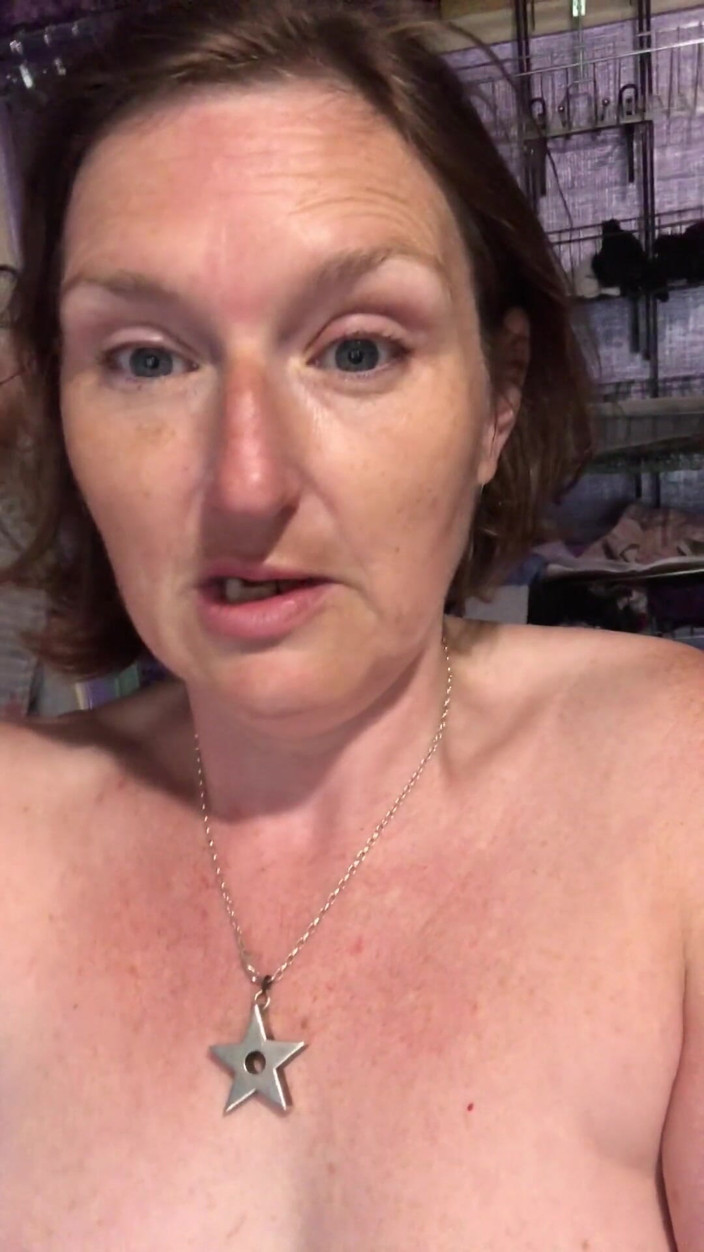 MistressWriggler: Roztahování mých chlupatých kundiček rty od sebe udělat Katétr chcaní...