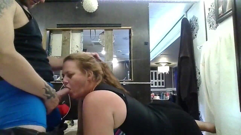 Deep Throat MYLF: En sexig BBW -granne ger mig en avsugning
