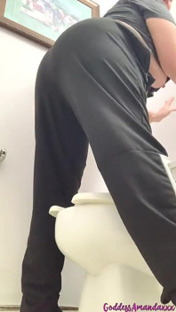BBW Big Butt in Public Bathrooms