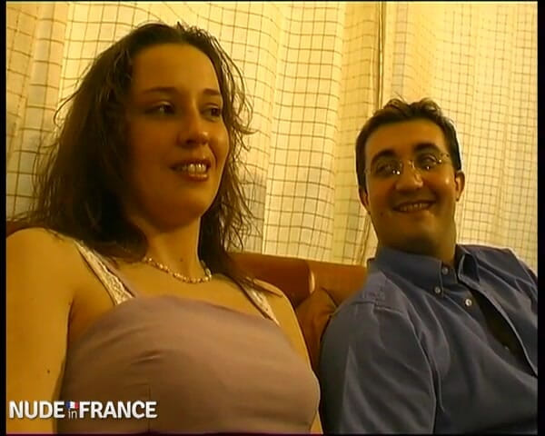 La France a Poil: Prsatá mladá brunetka z Lyonu miluje hluboké šukání v krku a...