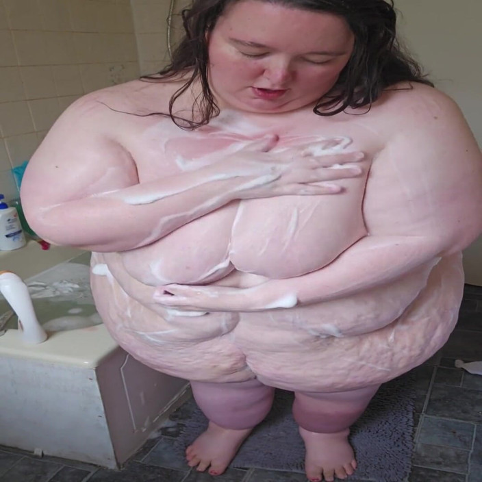 SSBBWLadyBrads: SSBBW bogini kąpać się po stronie kąpieli