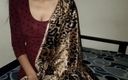 Saara Bhabhi: Sammanfattning6 Grannens älskare knullad hård riktig hindi talk (rollspel) Desi sexig tjej...