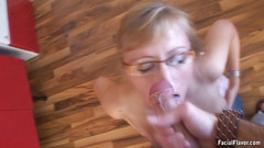 Facial flavor: Stor kuk suger POV