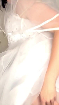 Natalie braucht für ihre hochzeitsnacht ein bisschen Übung