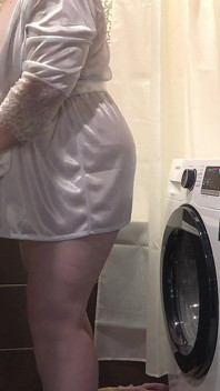 A Home Camera Watches a Mature Wife. a Curvy MILF Behind the Scenes. PAWG.