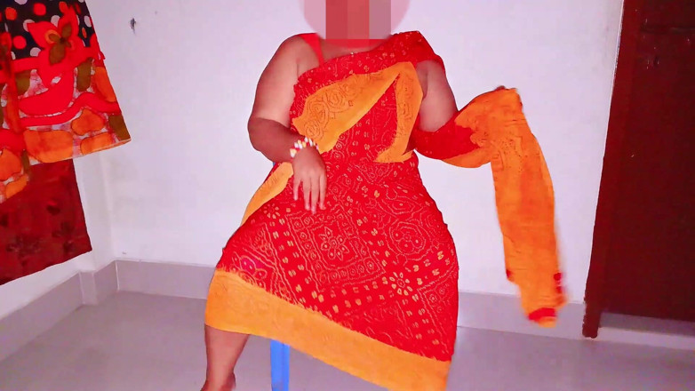 Morjenabb: Desi bella donna mostra il suo culo da latte e...