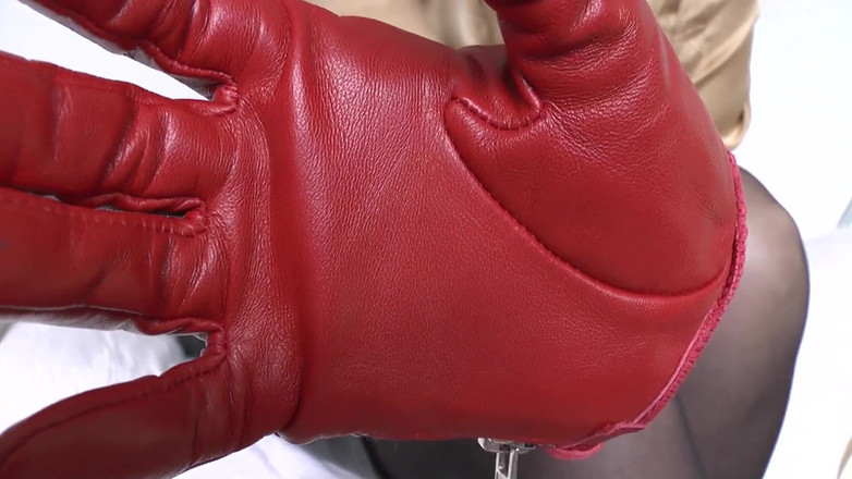 Lady Victoria Valente: Intenzivní čichání mých červených kožených rukavic, Lady Victoria Valente