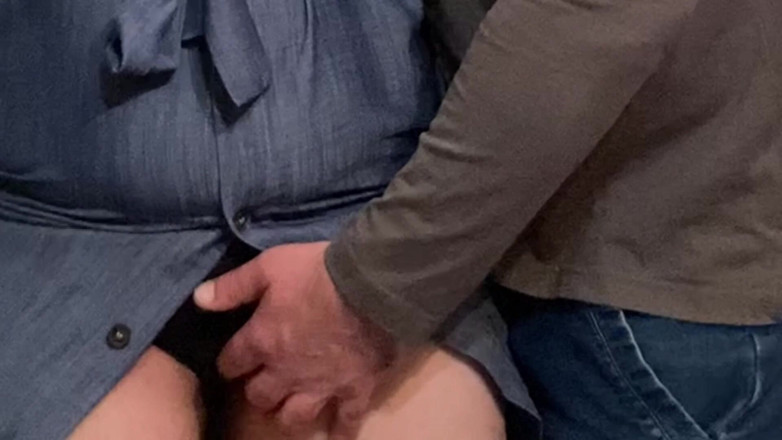 PriyaNaavya: Abang tiri sesat menggesel pepek saya di kereta api bawah...