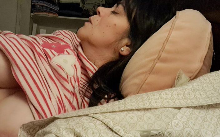 Mommy big hairy pussy: Мачуха уявляючи, що це була мрія, і це була реальність, пасинок трахає її з великим бажанням