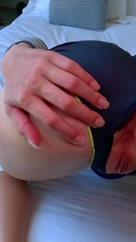 Tvrdě ošukaná po mých volejbalových šortkách roztrhala a všichni viděli moji kundičku - Tajemná Kathy