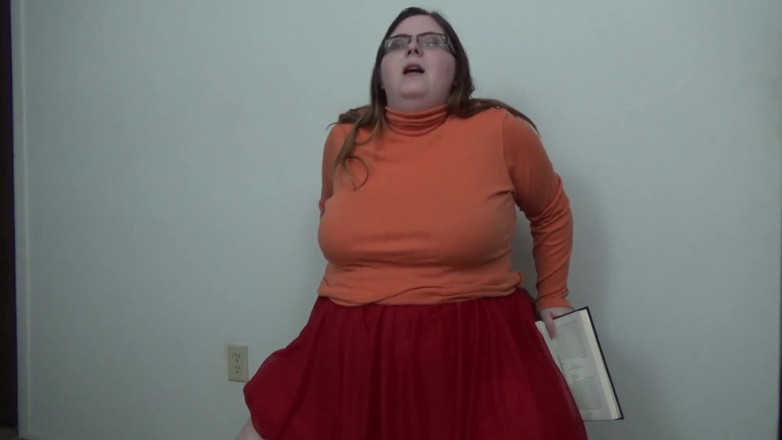 Miss Evanna: Velma lê e cavalga