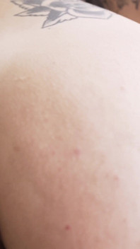 Duży tyłek Dreadhota bierze potwora kutasa na anal creampie