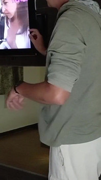 Amateur Housewife Fucks the Technician Boy Who Repaired Her TV