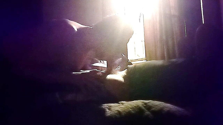 Tetto Michel: Syn mého souseda mě tajně navštěvuje kvůli orálnímu sexu