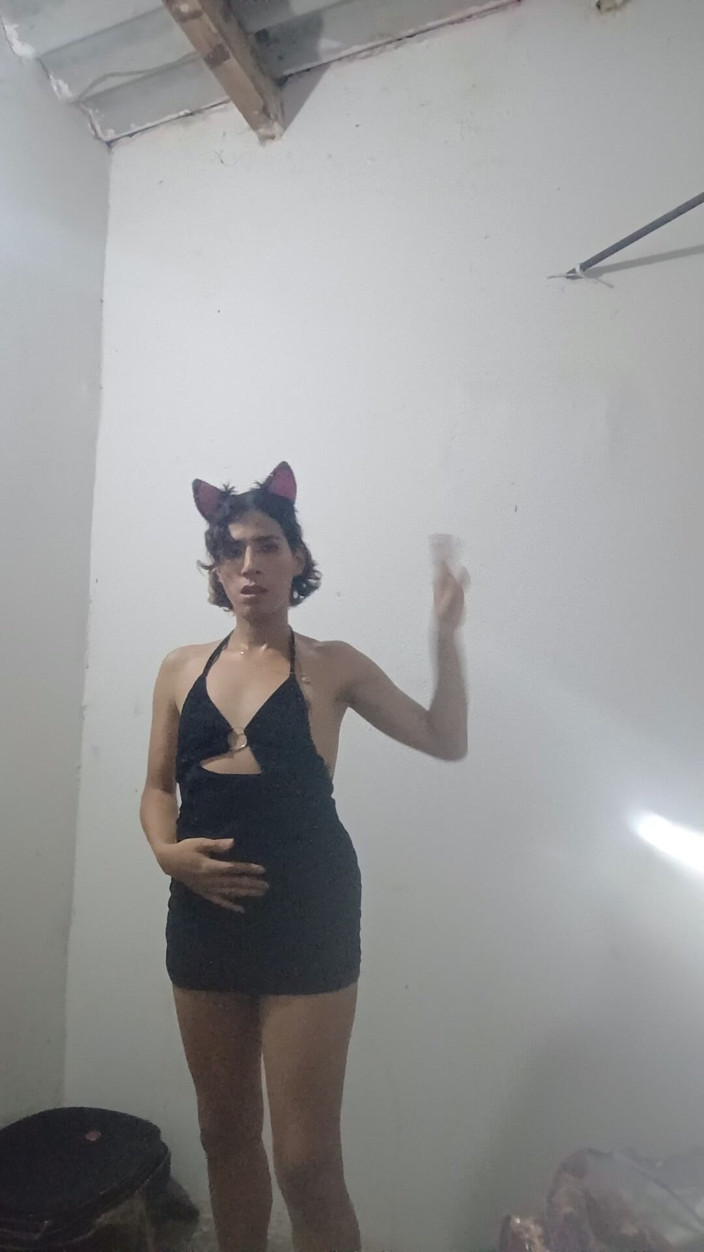Femboy from Colombia: Anda gadis dengan tarian seksi yang lucu ini