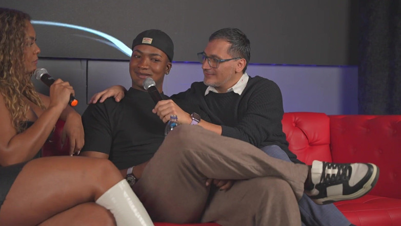 JuanBustos: Carla Morelli rabuda ébano leva dois paus enormes em show de...