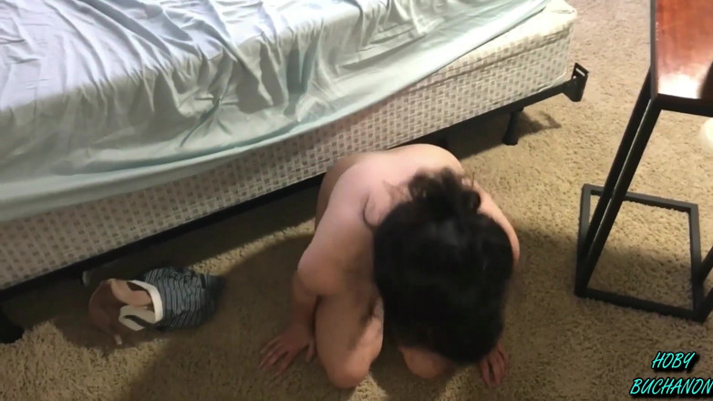 Hoby Buchanon: 仮面の男が乱暴に顔をファックし、女の子とセックスする