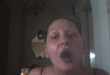 Dominatrix Redsonyja: Užijte si malý striptýz