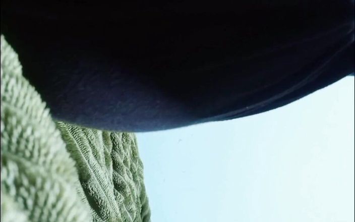KittyGold: 我喜欢从房子里的每个人身上独自抚摸自己