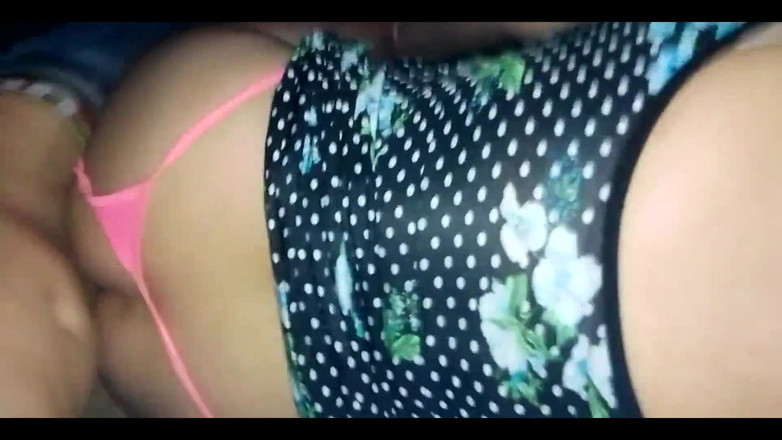 Fitcure1: Doggystyle: rosa tanga und kurzes blumiges kleid