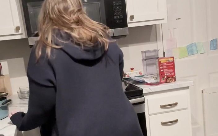 KinkyKatie: Eu gosto de usar roupas que lhe dão fácil acesso!