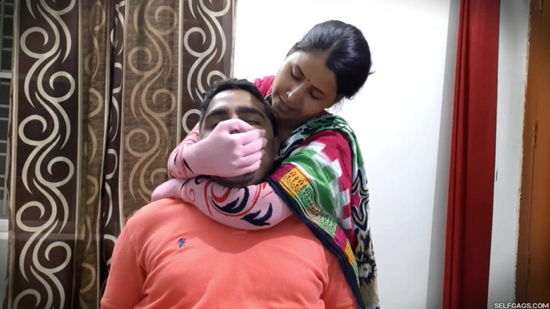 Selfgags femdom bondage: Рука в рукавичках для ледачого чоловіка!