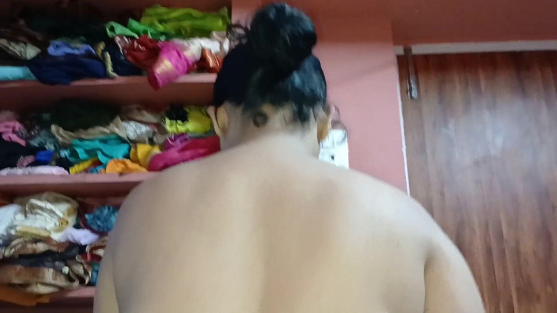 Apple Porn: Un livreur baise son devar bhabhi pour la première fois
