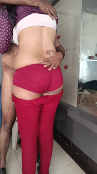 Istri yang doyan selingkuh lagi asik mesra-mesraan di rumah