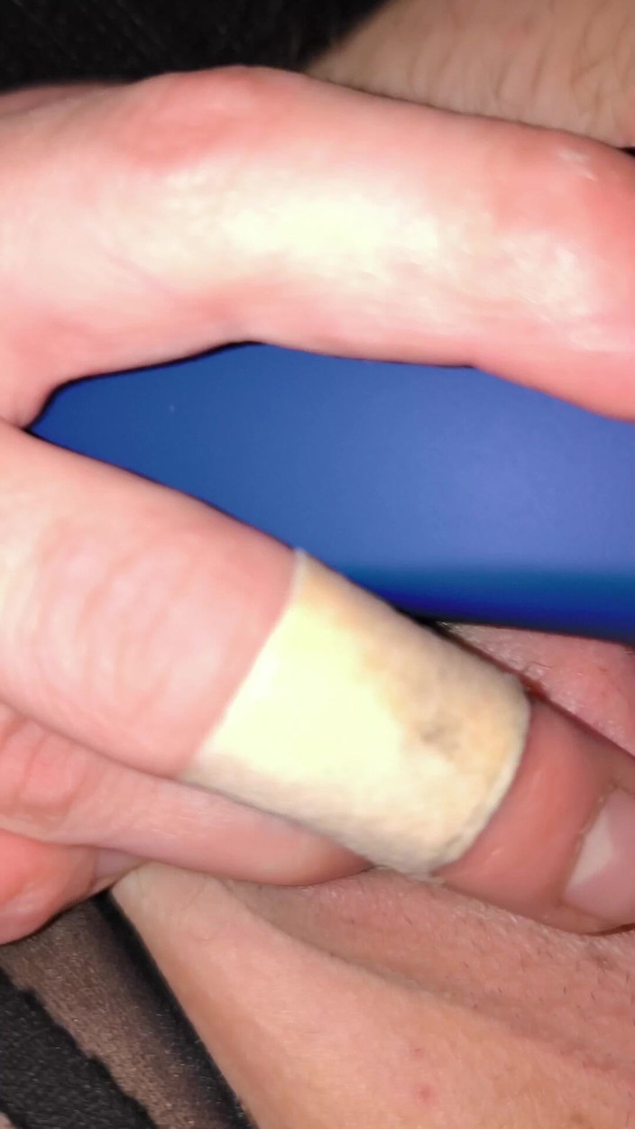 Joannawet: रंडी गीली ऊँगली कर रही है