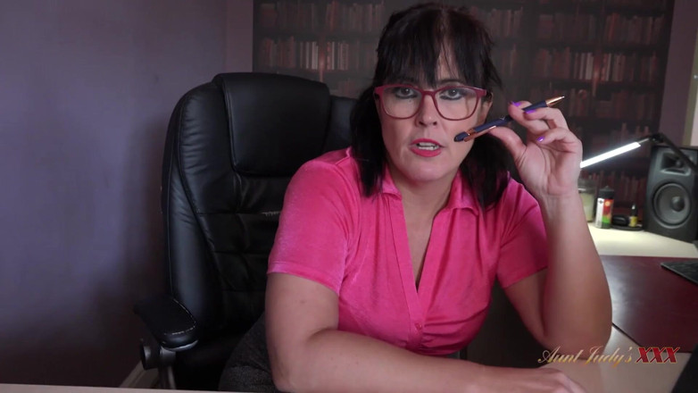 Aunt Judy's XXX: Auntjudysxxx - büyük götlü latin patronun Montse eş değiştiren yarağını emiyor
