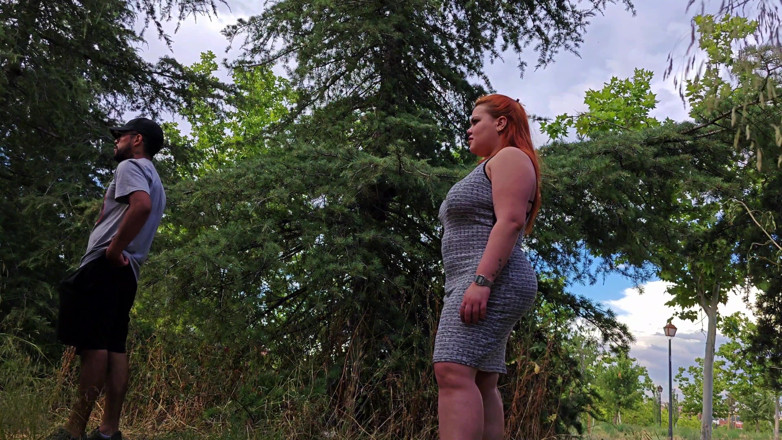 Latincurvyredhead: Komşumla parkta sikişiyorum