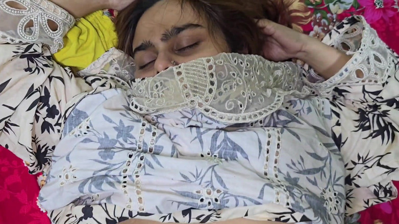 Faryal: Pizdă de fată