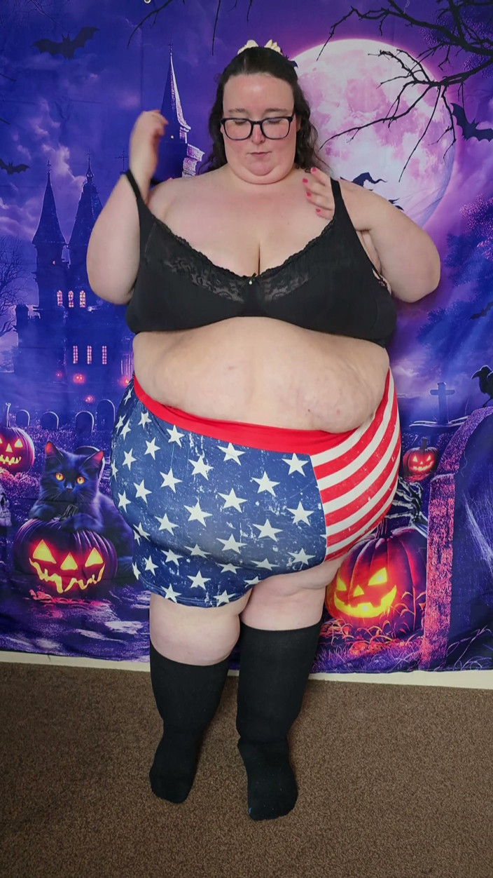 SSBBWLadyBrads: Laisse-moi me déshabiller pour toi, bombasse