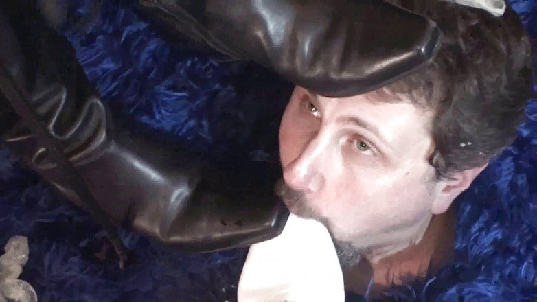 Femdom Austria: Wajah cewek ini dientot habis-habisan sampai dicrot di dalam